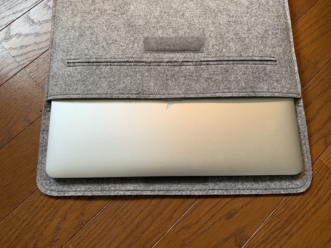 InateckのMacBookAir/Pro用ケースのサイズ感②