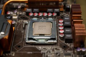 【PC修理者が解説】CPUとメモリ、どっちを優先すべきか?