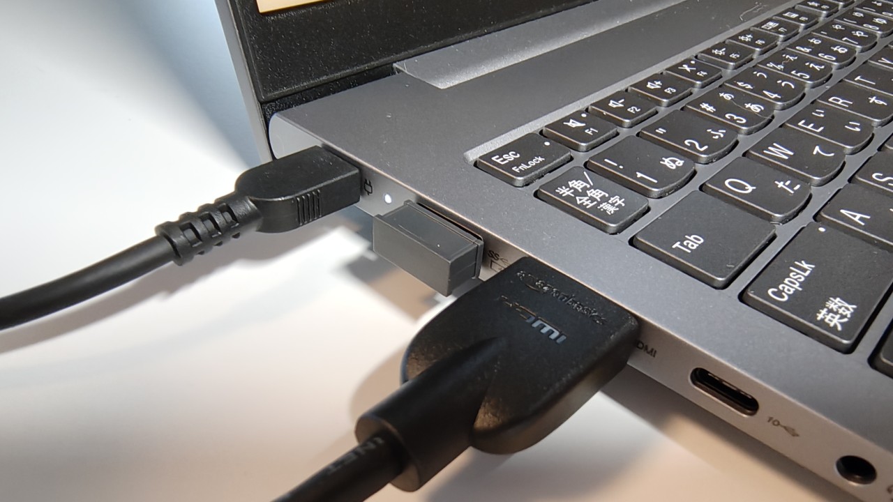 2.4GHz無線USBレシーバーを挿したところ