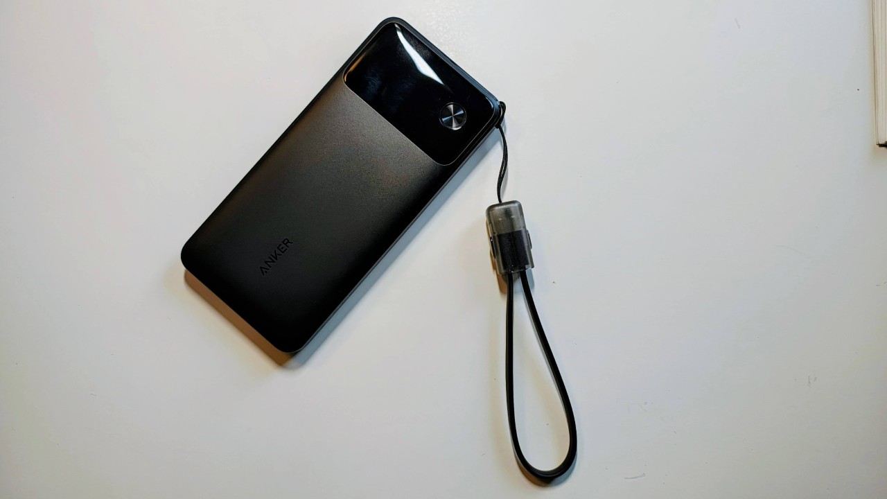 Anker A1388にUSB-Cケーブルを付けたところ