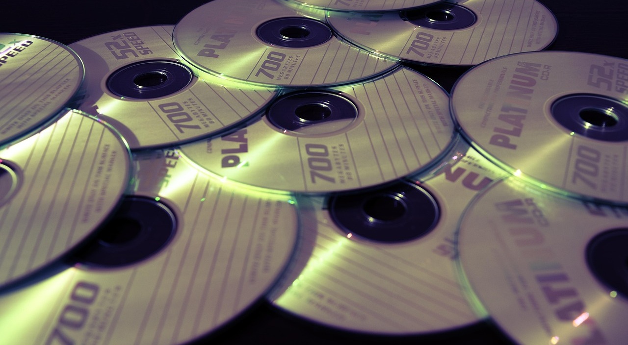 パソコンにCDやDVDを入れるところがないときの対処法