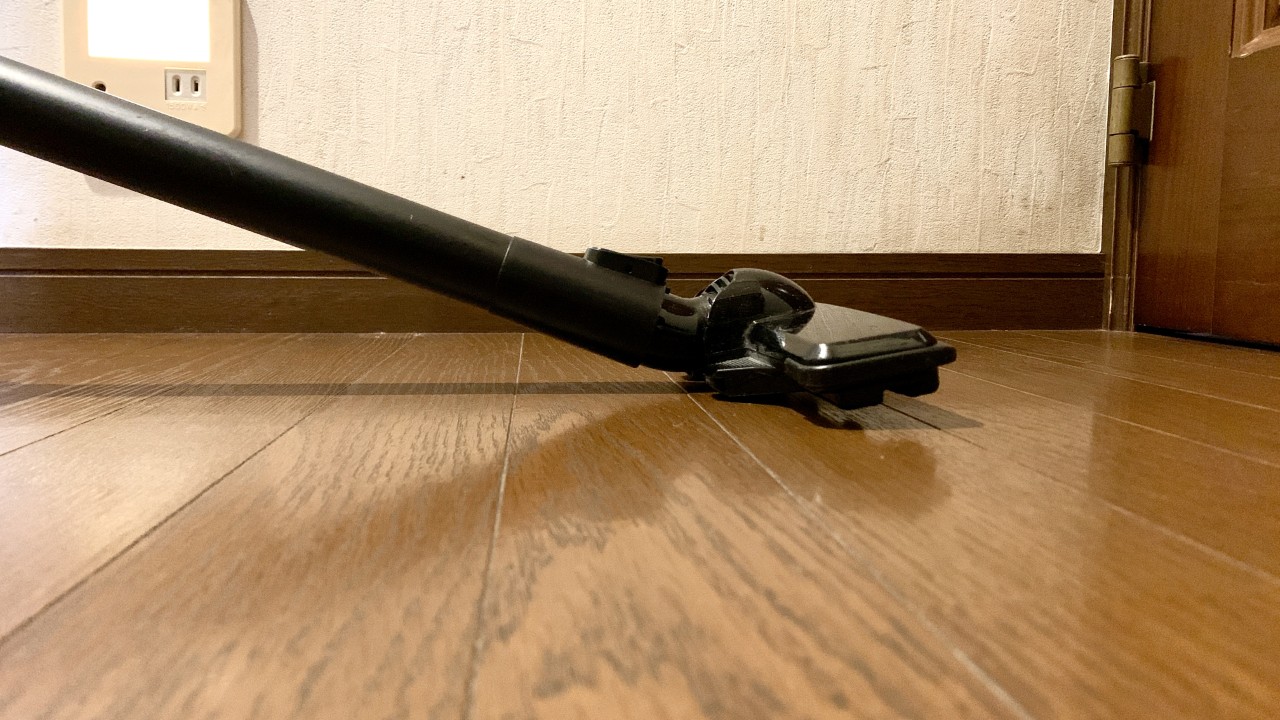 ツインバード『HC-EB54B』のヘッドを倒したところ