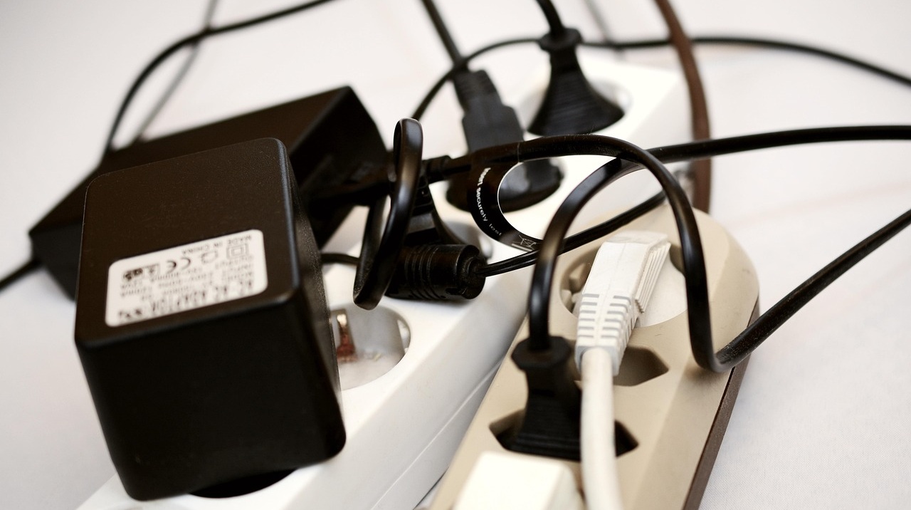 【無料】パソコンのアダプターの捨て方・処分方法【PC修理者が解説】